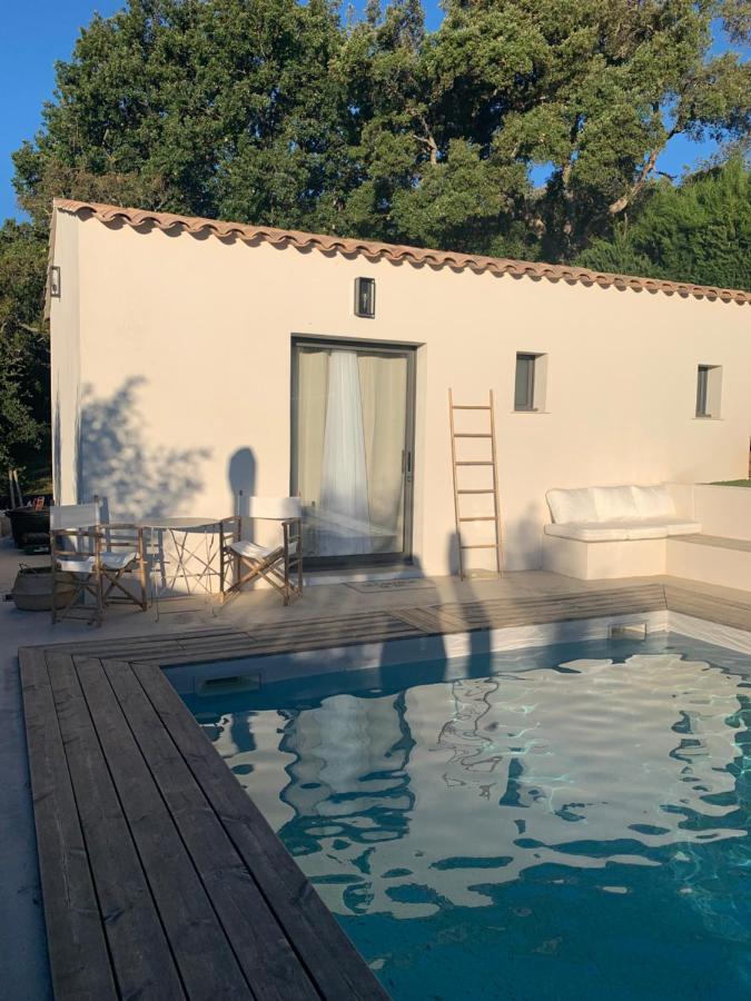 Le Cabanon De Val Bed & Breakfast Gassin Exterior photo